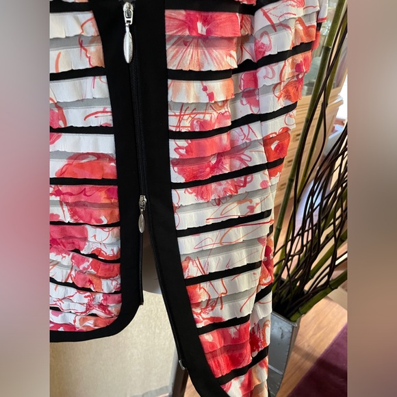 Hermann Lange Collection Eye Catching  Blazer in stripes of peach, white - Picture 3 of 9